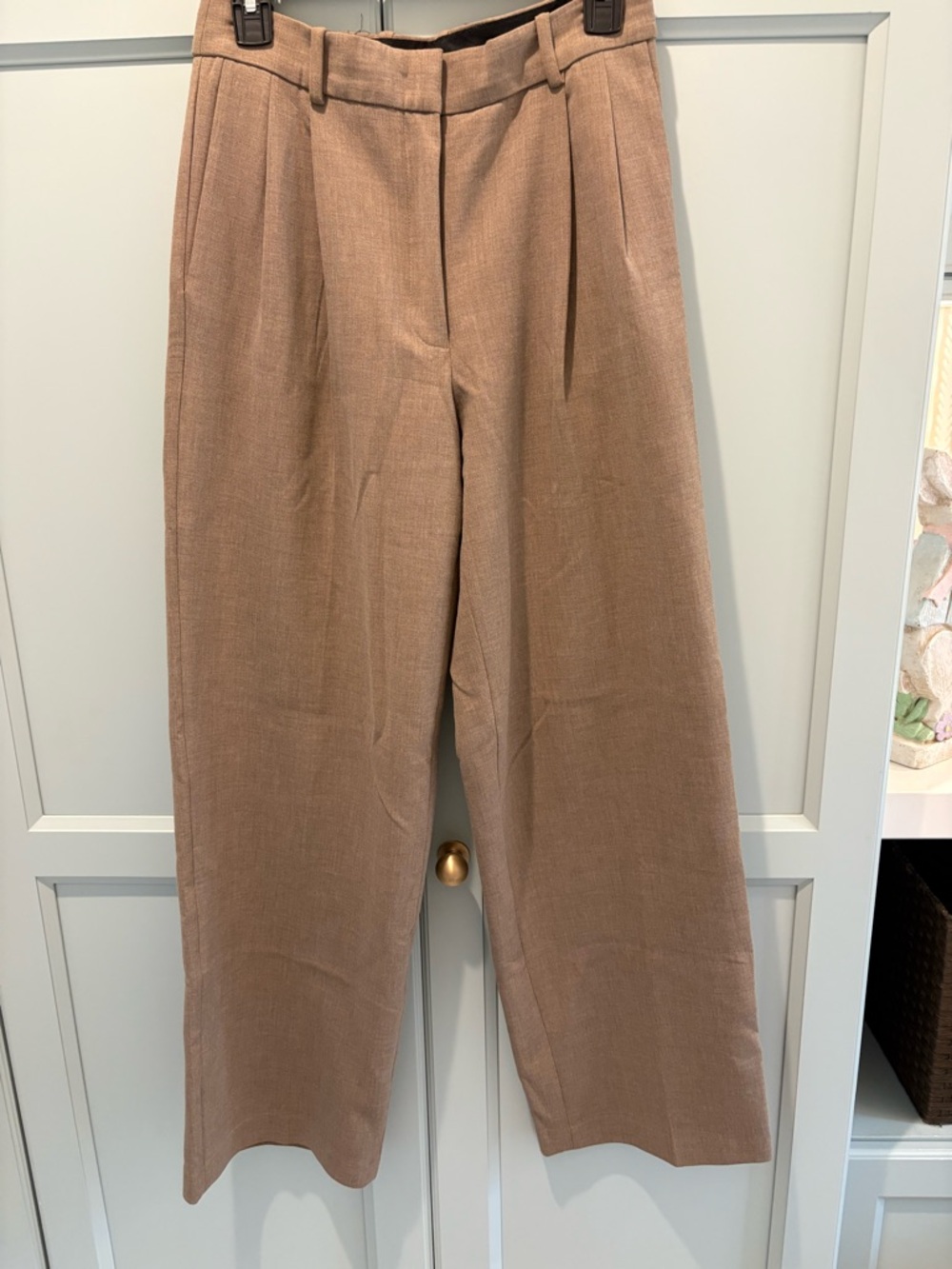 Aritzia EffortlessTaupe Pants Size 6